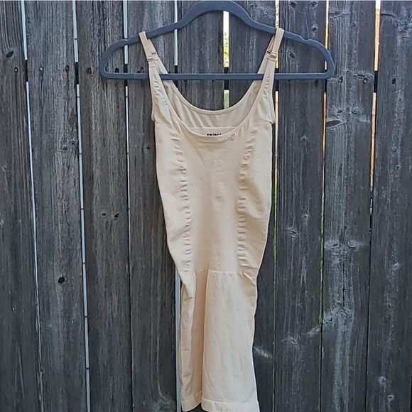 SKIMS Mini Dress Shapewear - Picture 4 of 5